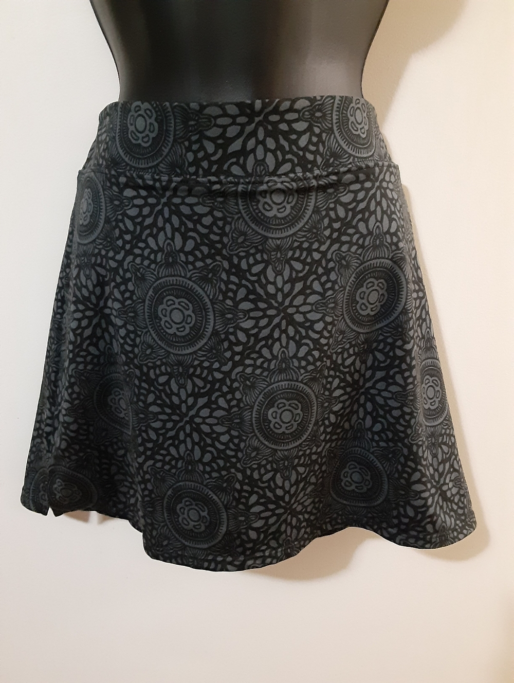 Tranquility Mandala Print Skort Black Flowy A-Line Athletic Casual Small